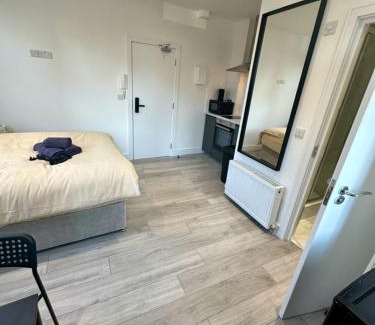 Magherafelt Apartment | Studio Near London Bridge