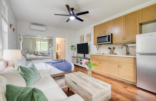 Makaha Valley House | Studio Nene by AvantStay Chic Cozy King Bed