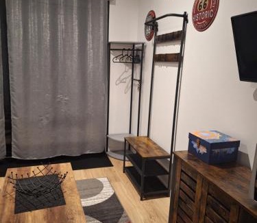 Guecelard Bed & Breakfast | Studio neuf avec espace de travail séparé