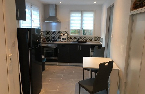 Valbonne House | Studio Neuf Dans une Villa