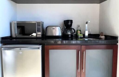 Francisco Uh May House | Studio Penthouse - Private Hot Tub - Kitchenette A302S