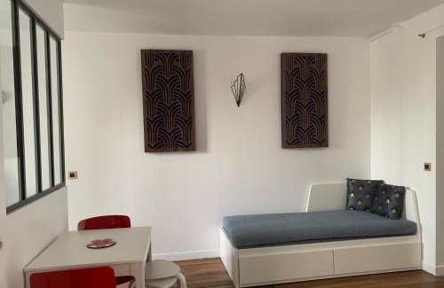 Belleville Apartment | Studio perfect for 2 adults and 1 kid, and up to 2 kids - Jourdain 20e, 25mn to Louvre via line M11