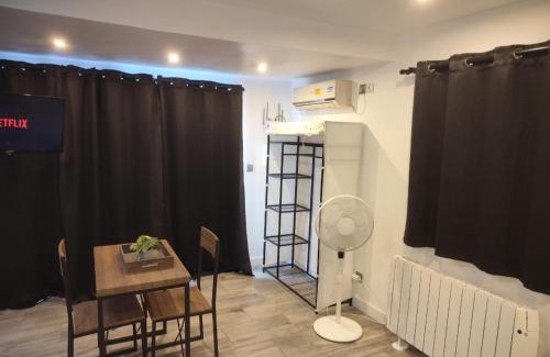 Herin Apartment | Studio Plain pied avec terrasse couverte 20m wifi et smart tv