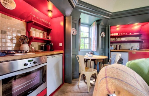 New Town Apartment | Studio · Rock House: Historic Gem - Photographer's Studio