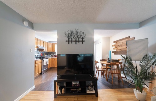 Guelph House | Studio Schön- Cozy Private Basement Studio Ensuite