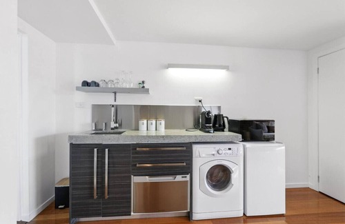 West Hobart Apartment | Studio Stay Walk to City & Food