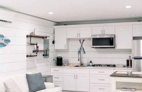 Jennings Apartment | Studio style Cabana on the river