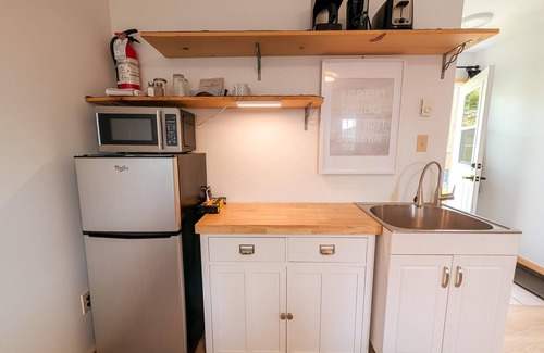 Ucluelet Hotel | Studio Suite Full Bathroom | #7