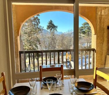 Briancon Apartment | Studio terrasse sud vue montagne