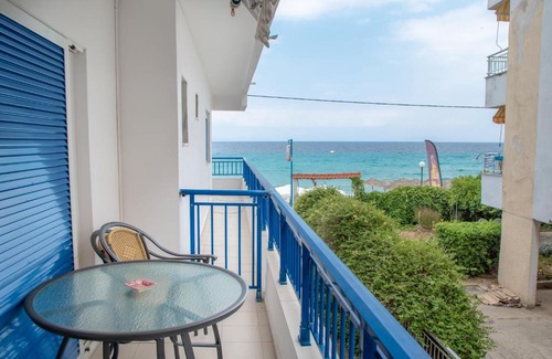 Kallithea Apartment | studio theano on the beach