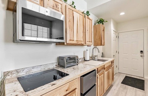 North Ogden House | Studio Unit, Shared Hot Tub & Fully Fenced Yard