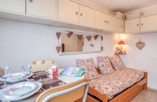 Le Corbier Apartment | Studio Vostok Zodiaque-87 by Interhome
