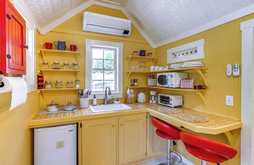 Vernon Apartment | Studio w/Trail Access ~ 10 Mi to Brattleboro!
