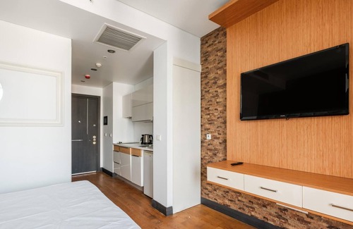 Merter Apartment | Studio with City View Balcony 2 min to Metro
