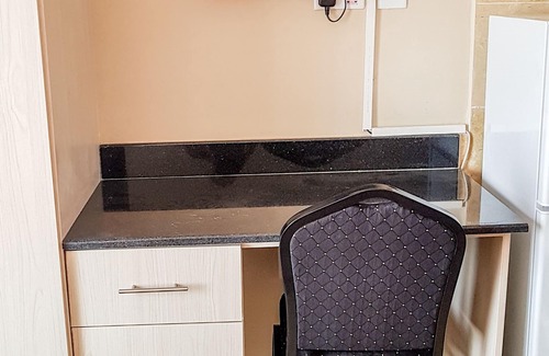 Langata Apartment | Studio with King Size Bed,Elevator,WIFI&Parking near City, JKIA&Wilson Airport.