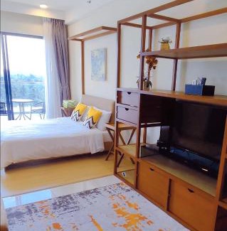 Balok Apartment | Studio with Privacy Balcony and NETFLIX at TimurBay Sea Front Residence