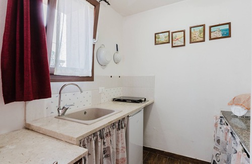 Rilievo Apartment | Studio 'Zirafa' with Shared Garden, Wi-Fi and Air Conditioning