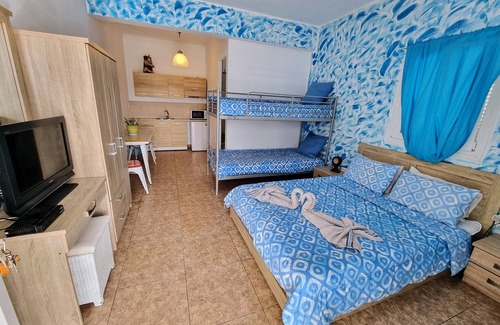Perissa Hotel | STUDIOS 4 PEOPLE