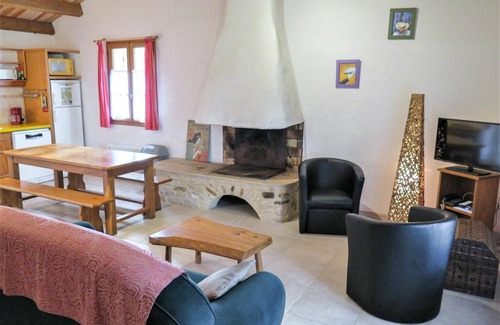 Blanquefort-sur-Briolance House | Stunning private villa for 4 people with private pool, WIFI, TV, terrace, pets allowed and parking