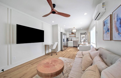 Houston House | Stunning 1 Bed/1 Bath only 4 Miles from IAH