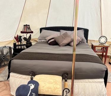 Conroe House | Stunning 1-Bed Glamping Tent in Cleveland