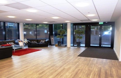 St Albans Apartment | Stunning 1 Bedroom Luxury apartment Sleeps 4 With Gym Use free