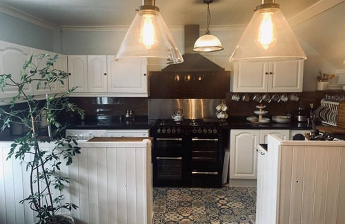 Old Town Hastings House | Stunning 18th Century 5 Bed House Old-Town Hastings