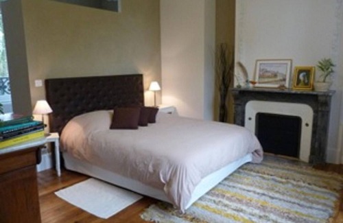 Parennes Bed & Breakfast | Stunning 19th-Century Chateau with Spacious Rooms, Private Park, Wifi & Local Breakfast