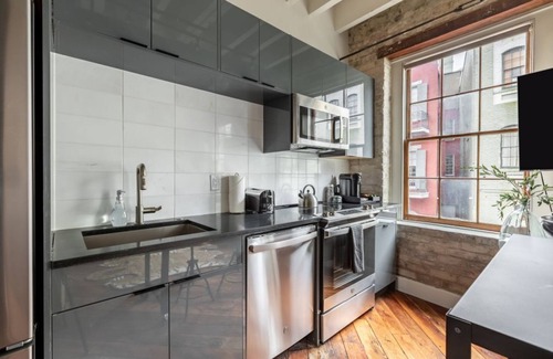 Arts/Warehouse District House | Stunning 1BR Condo near Jackson Square