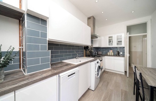 Palmers Green Apartment | Stunning 1BR Flat with Private Garden