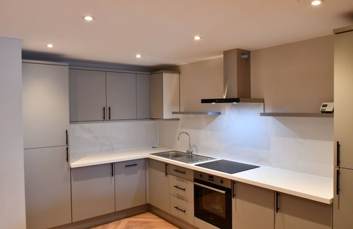 Ealing Common Apartment | Stunning 2 Bed Apartment W5