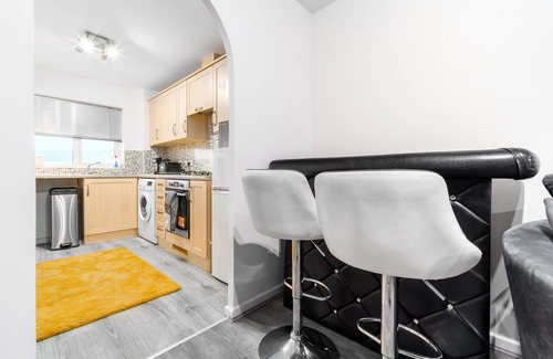 Tipton Apartment | Stunning 2-Bed Apartment in Tipton Sleeps 3