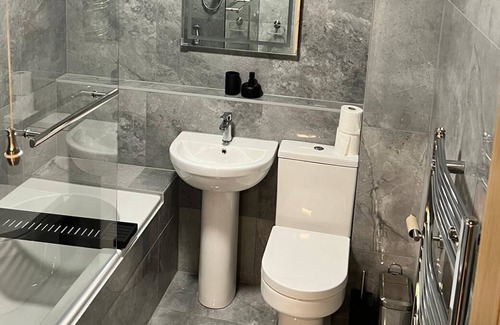 Sefton Park House | Stunning 2 Bed Apt "The Court" Opposite Sefton Park.