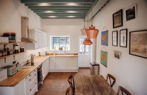 Hethel Cottage | Stunning 2 bed cottage on rural country estate only 7 miles from Norwich