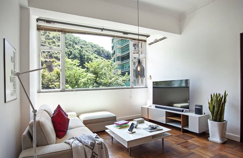 Quarry Bay Apartment | Stunning 2-bedroom plus study 1,100 sqf flat