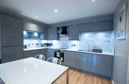 East End Apartment | ⭐️ Stunning 2 Bed Merchant City Apartment⭐️Parking⭐️