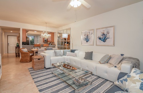Naples Condo | Stunning 2 bedroom/2 bath + Den in Heritage Bay Golf and Country Club