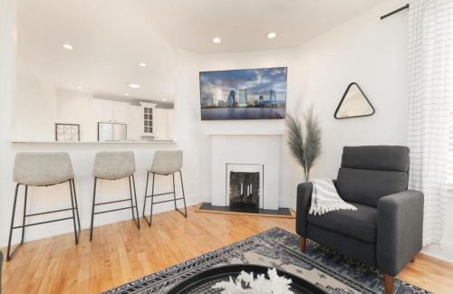 Springfield Apartment | Stunning 2 Bedroom Apt in Historic Springfield