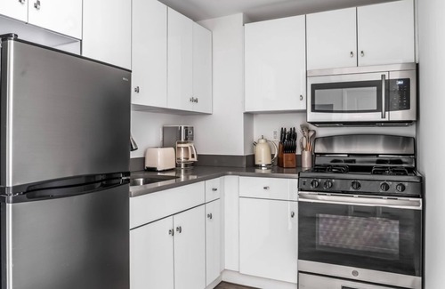 Central New York City Apartment | Stunning 2-bedroom Apartment Near Time Square and Hel'ls Kitchen