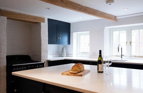 Arundel House | Stunning 2 Bedroom Detached Home in Arundel with Private Courtyard