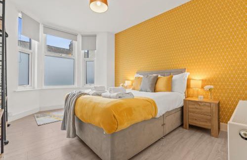 Mill Road Apartment | Stunning 2-bedroom flat with garden and games near city centre