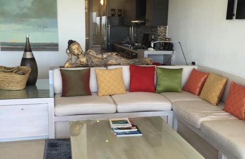 Lower Prince's Quarter Apartment | Stunning 2 brm designer View condo in Maho