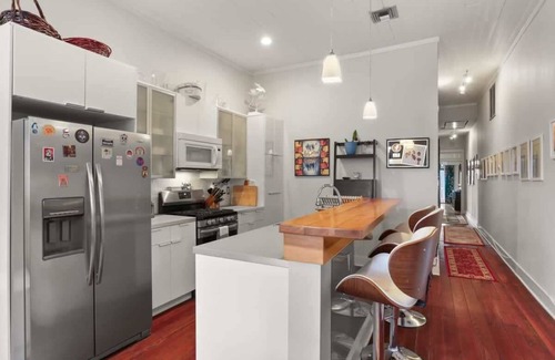 Faubourg Delachaise House | Stunning 2BD | Uptown-Music Vibes | Gated Parking