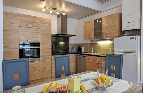 Le Puy-en-Velay Apartment | Stunning 2BR Apartment in Historic Le Puy-en-Velay with Modern Amenities