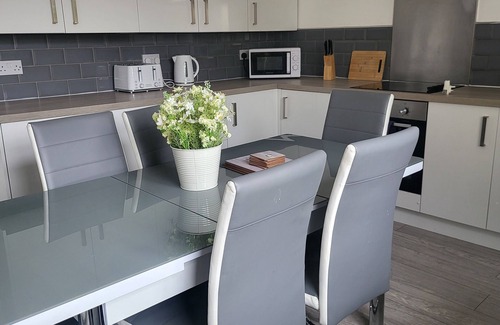 Abercwmboi House | Stunning 3 bedroom house in Merthyr Tydfil.