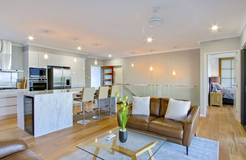 Airlie Beach House | Stunning 3 bedroom holiday home in Airlie Beach