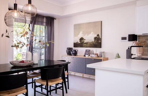 West Perth House | Stunning 3-Bedroom Northbridge Townhouse + Parking