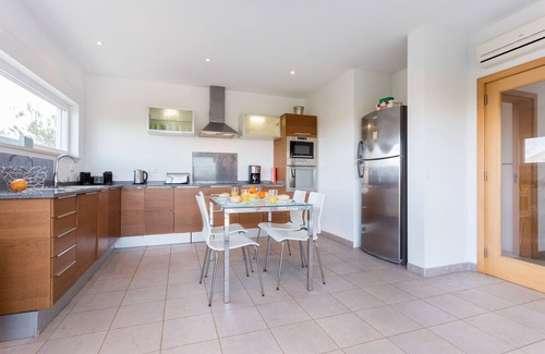Figueira Villa | Stunning 3 bedroom 'glass' villa with panoramic views & infinity pool