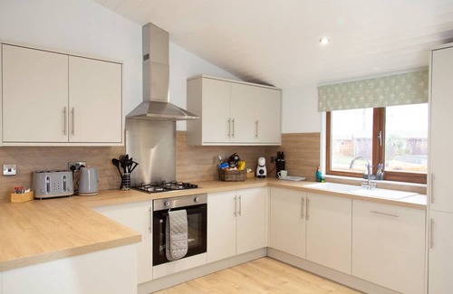 Wilberfoss Apartment | Stunning 3 Bedroom Lodge With Hot Tub in York