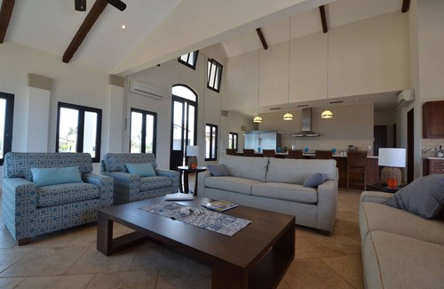 Pedasi House | Stunning 3 Bedroom Waterfront Villa with Infinity Pool